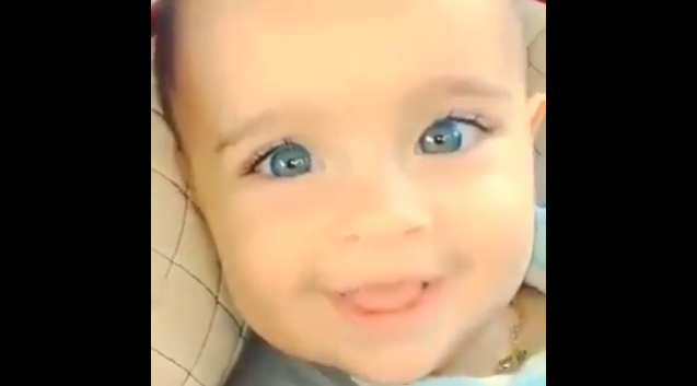 Mavi Gözlü Bebek